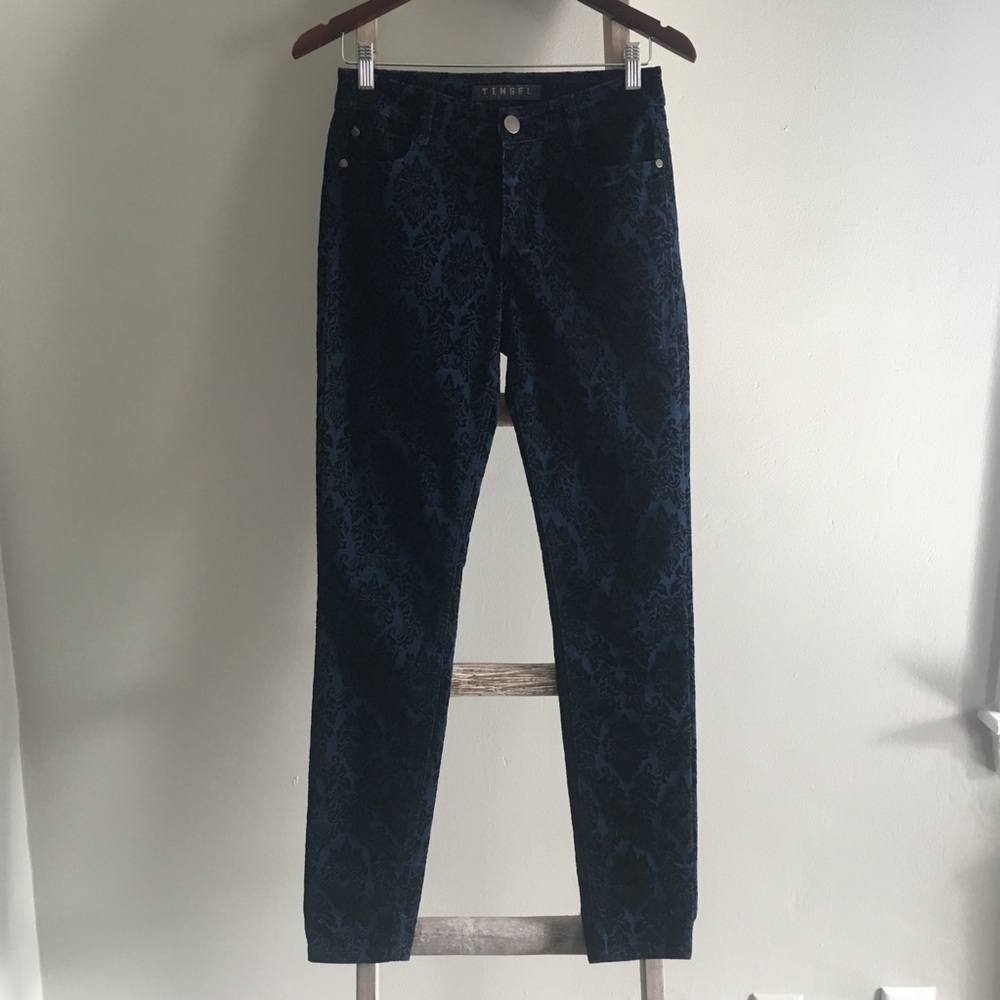 ⭐️40% Off⭐️ Tinsel Denim Couture Navy & Black Skinny Jeans - Picture 2 of 7